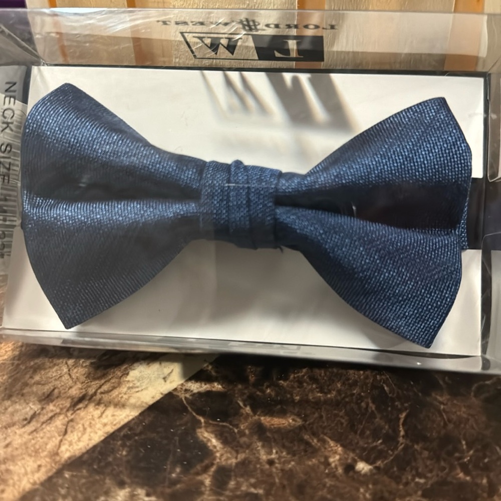 Bow tie